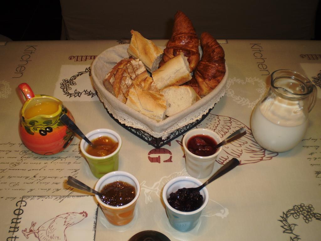 Les Roziers - Roulotte Bed & Breakfast Bagnac ภายนอก รูปภาพ